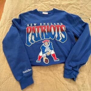 Vintage unisex New England Patriots Cropped Crewneck Sweatshirt
